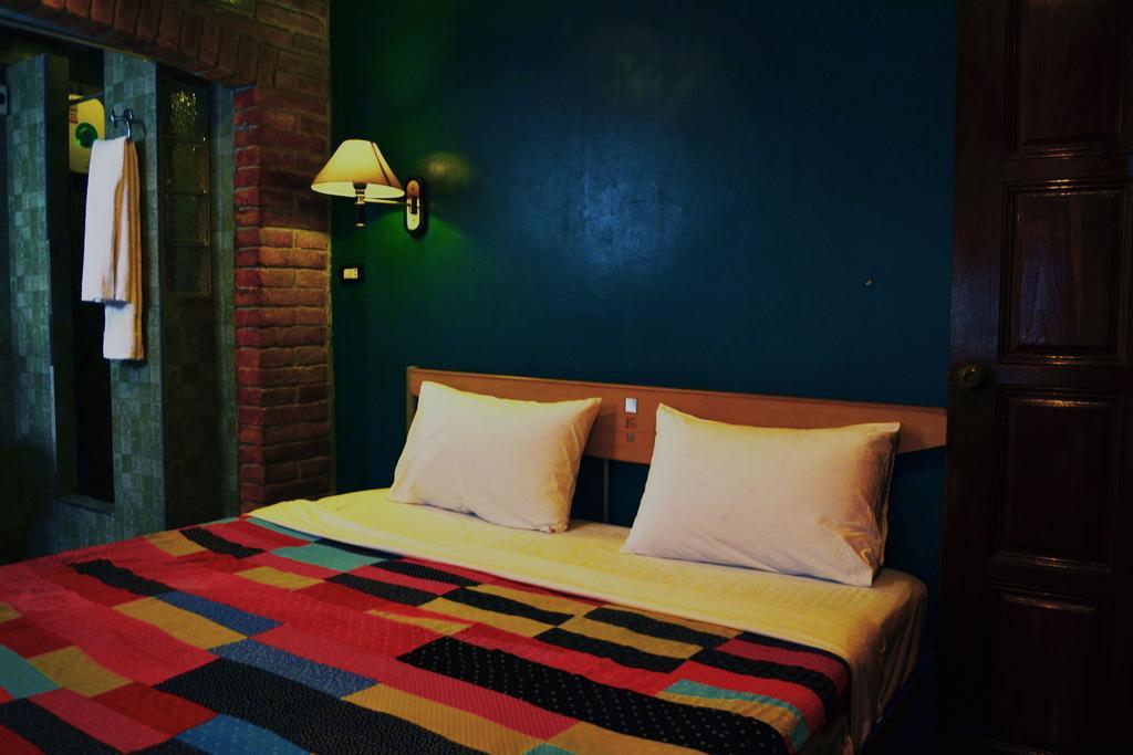 Brickhouse Ayutthaya Guesthouse Est 1986 Экстерьер фото