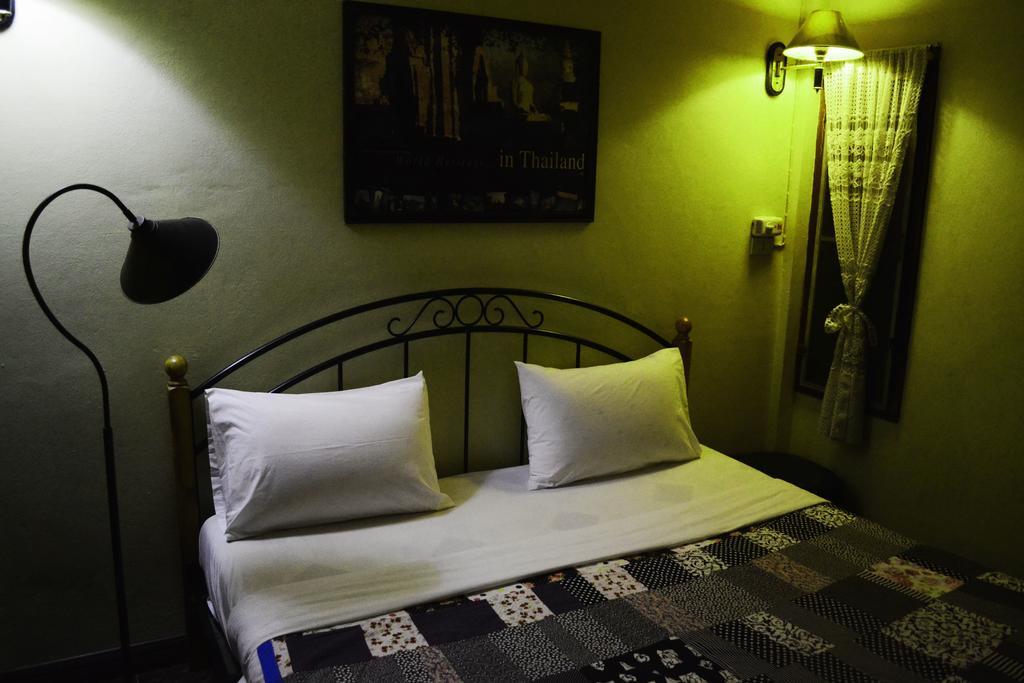 Brickhouse Ayutthaya Guesthouse Est 1986 Экстерьер фото