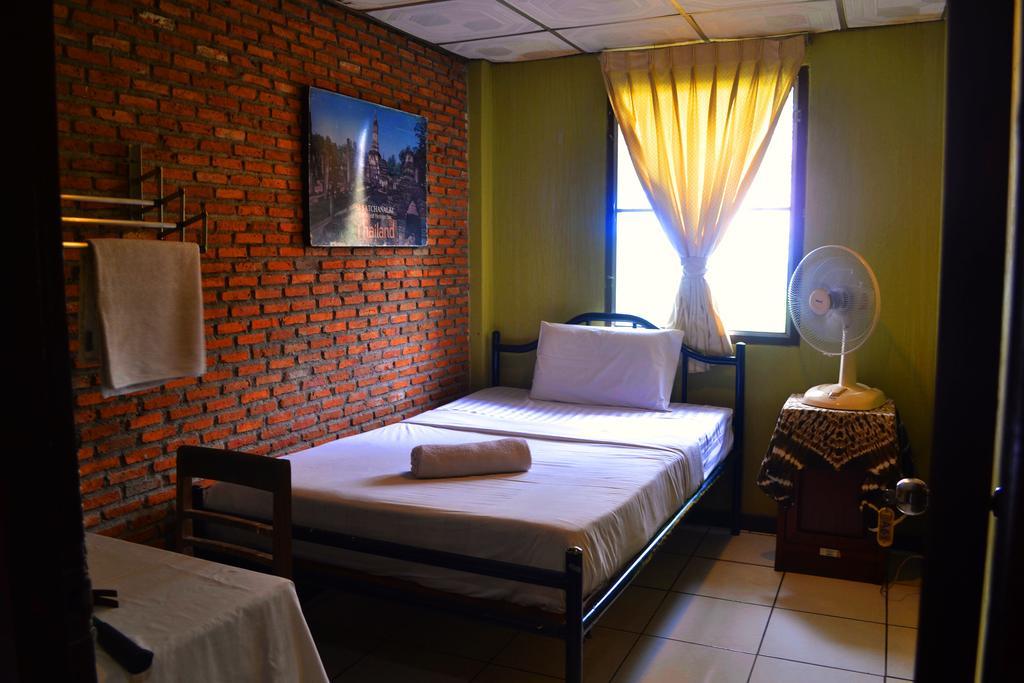 Brickhouse Ayutthaya Guesthouse Est 1986 Экстерьер фото