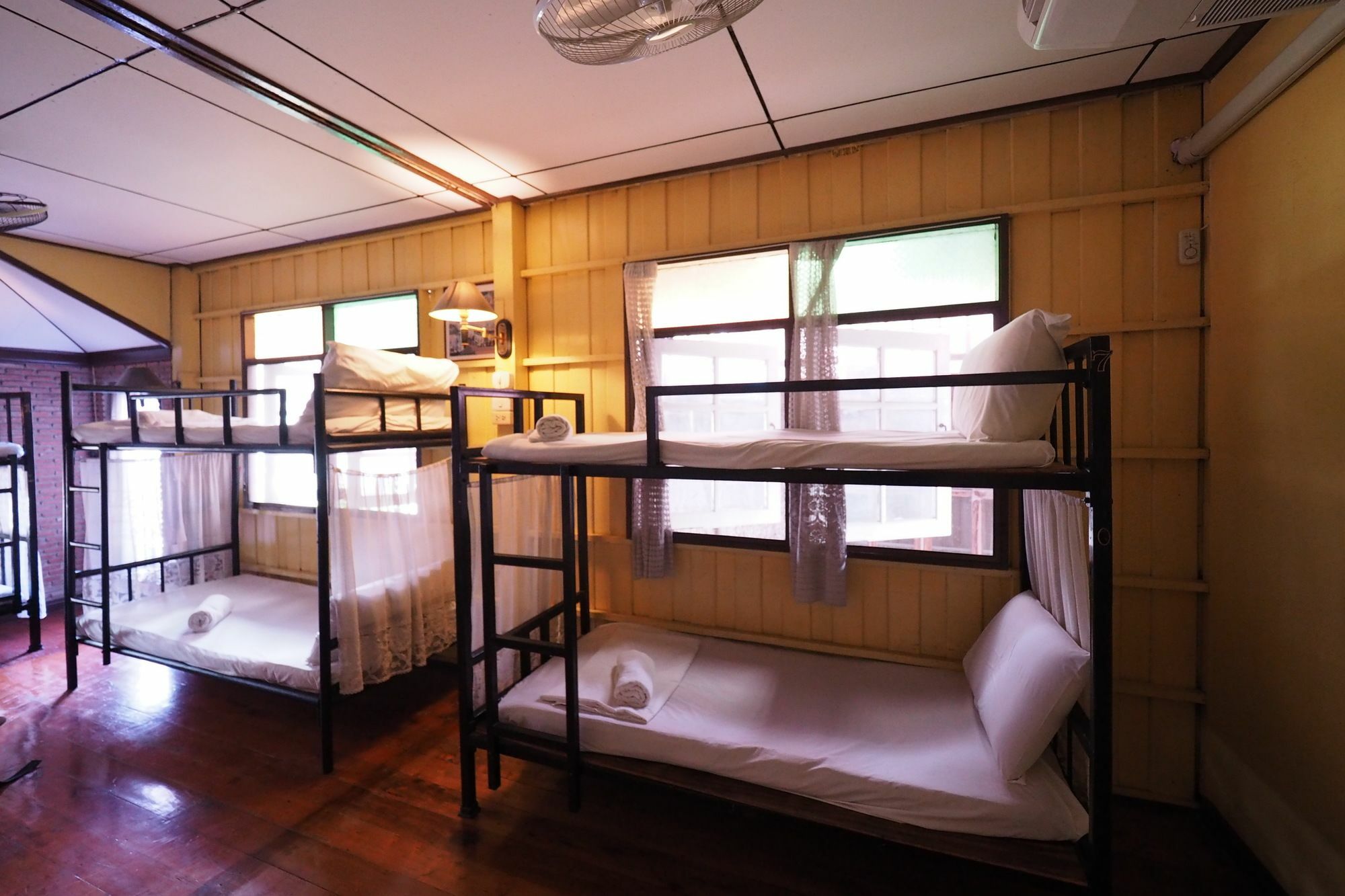 Brickhouse Ayutthaya Guesthouse Est 1986 Экстерьер фото