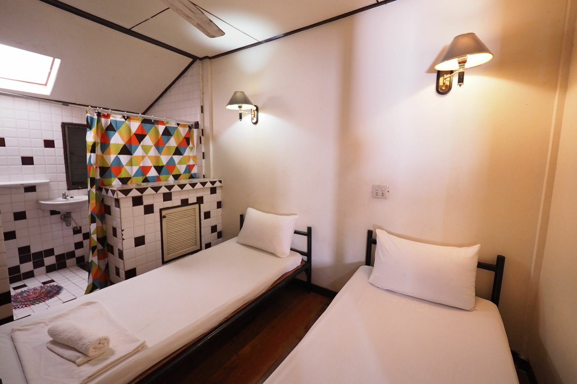 Brickhouse Ayutthaya Guesthouse Est 1986 Экстерьер фото