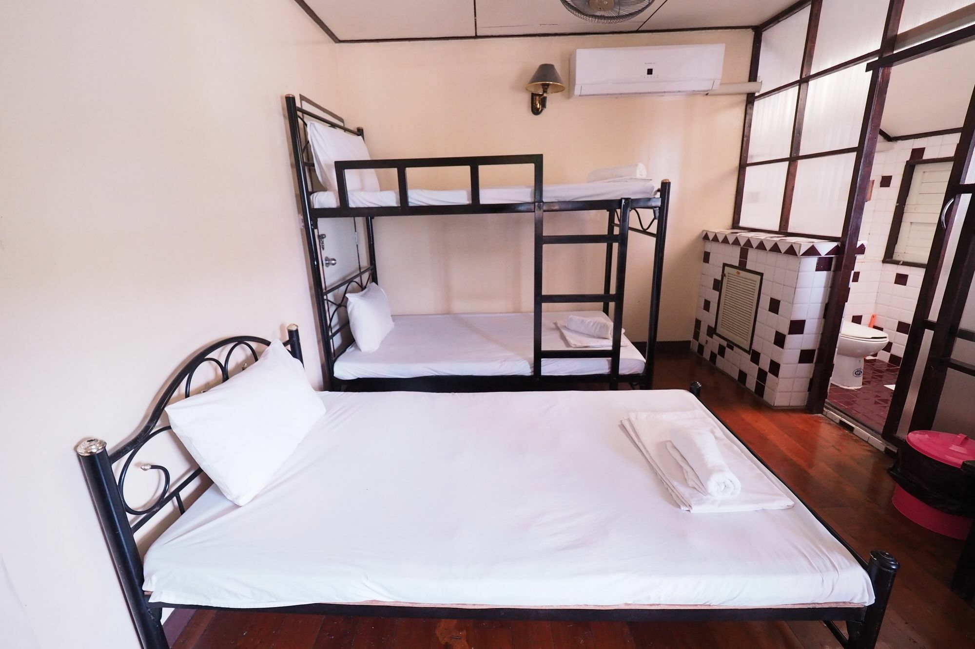 Brickhouse Ayutthaya Guesthouse Est 1986 Экстерьер фото