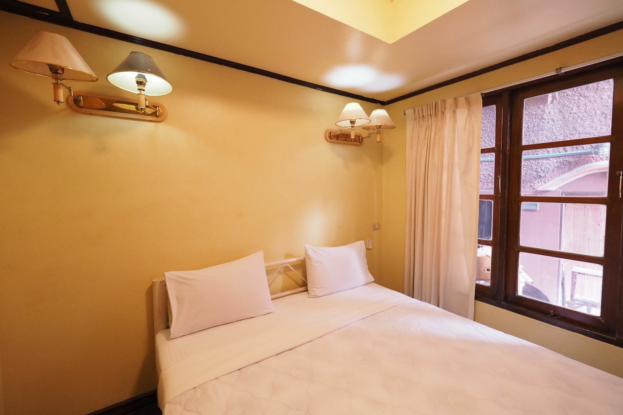 Brickhouse Ayutthaya Guesthouse Est 1986 Экстерьер фото