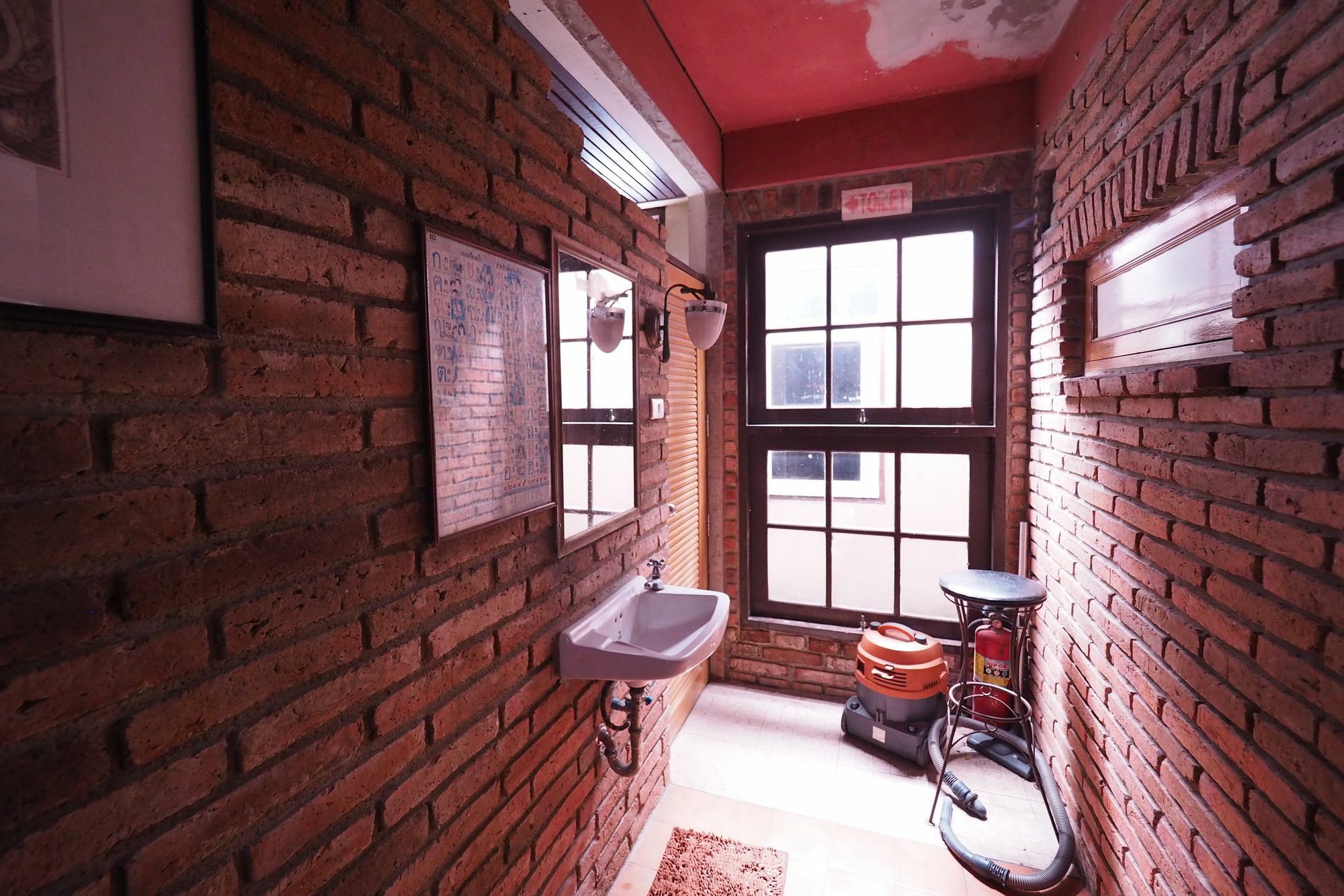 Brickhouse Ayutthaya Guesthouse Est 1986 Экстерьер фото