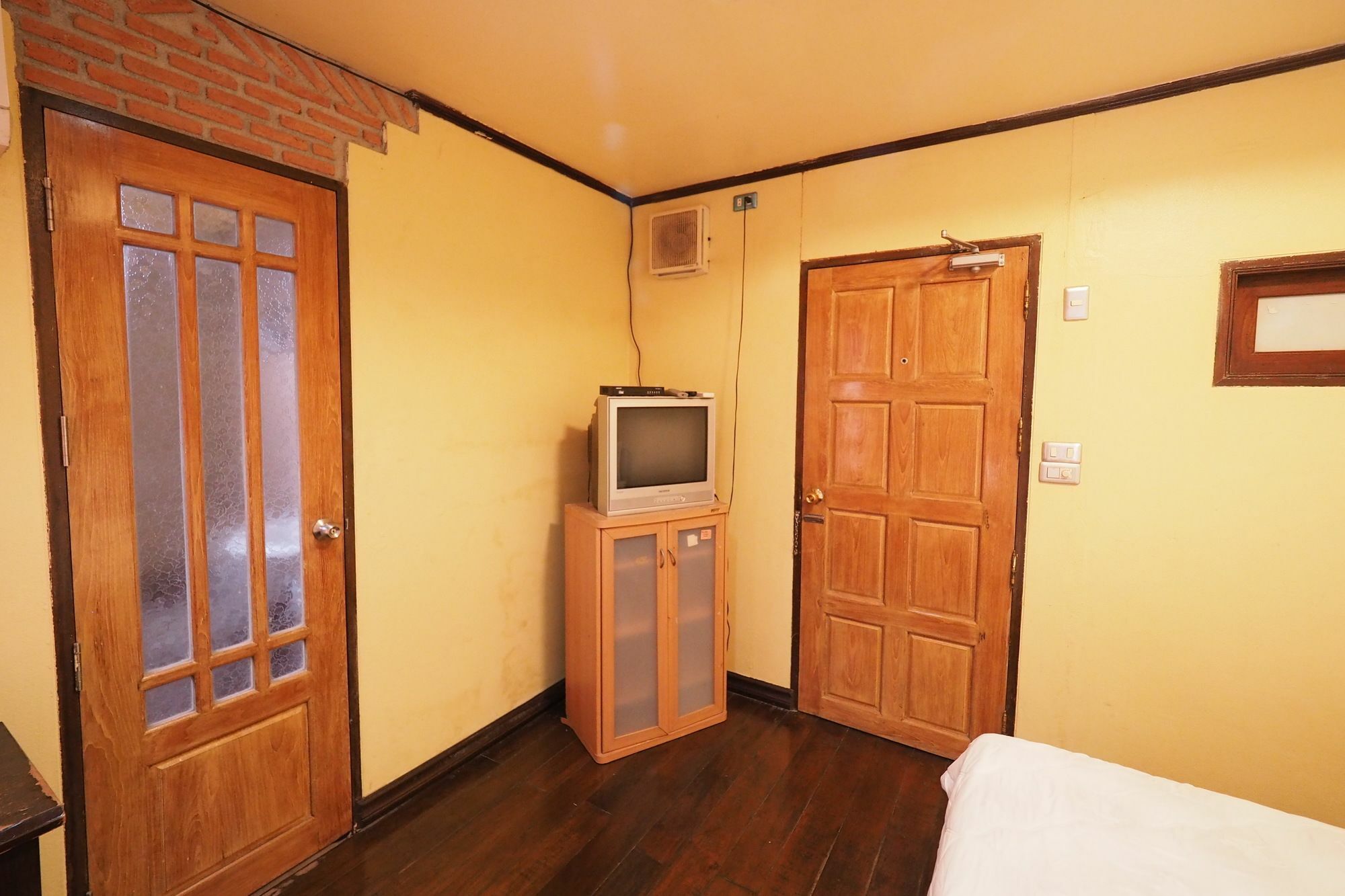 Brickhouse Ayutthaya Guesthouse Est 1986 Экстерьер фото