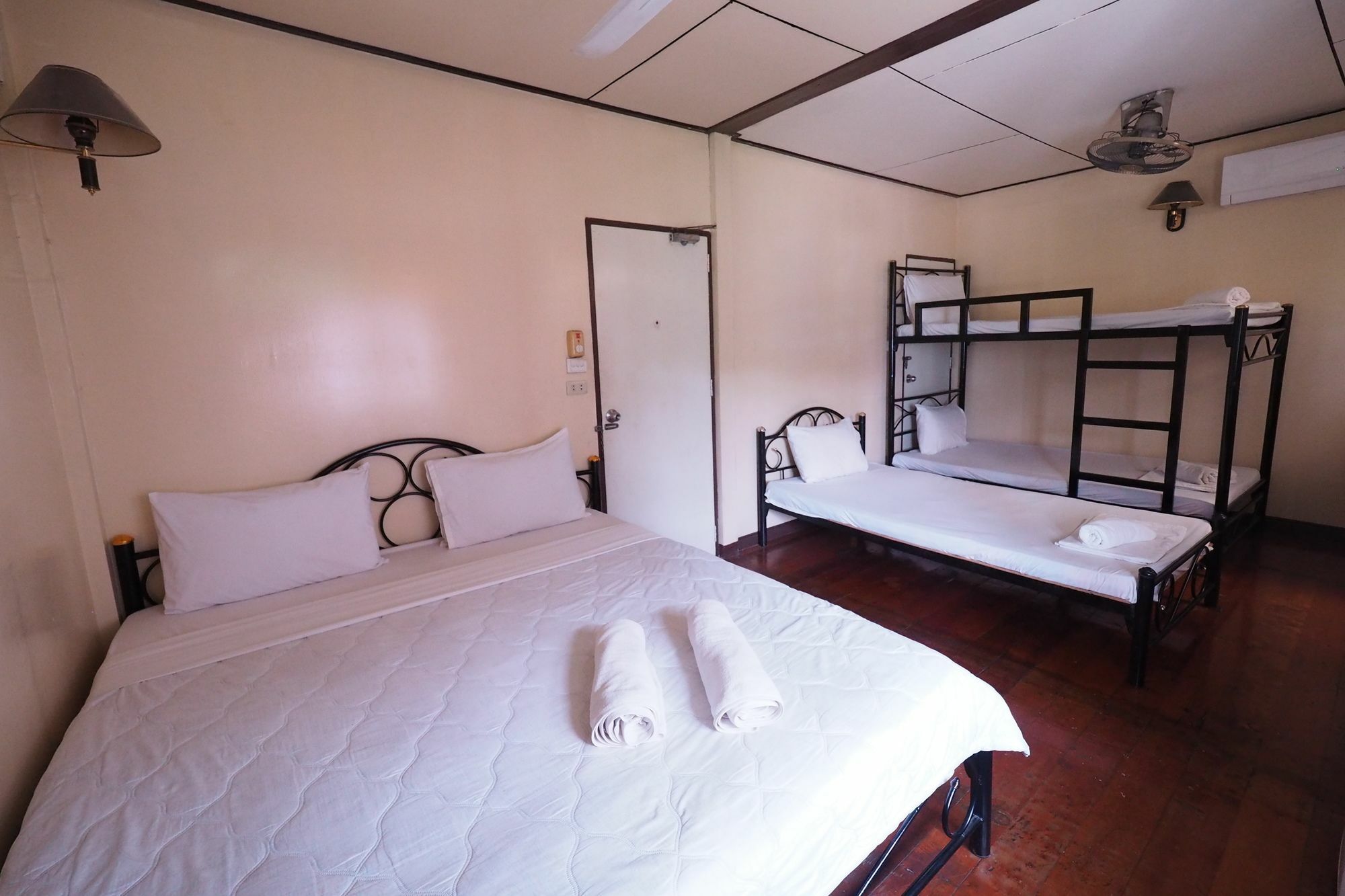 Brickhouse Ayutthaya Guesthouse Est 1986 Экстерьер фото